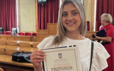 Uma Milaščević, najbolja logičarka Slavonije, na dodjeli priznanja u Osječko-baranjskoj županiji