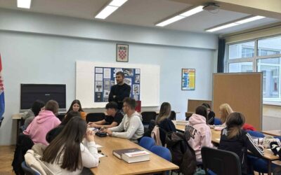 Knjige, rječnici, riječi i dobra atmosfera u školskoj knjižnici!